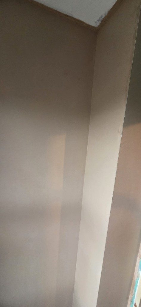 Smooth high-quality plaster finish on an interior corner by Ikveles Construction
